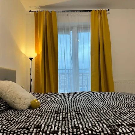 Hint Of Bordeaux Apartamento Braşov